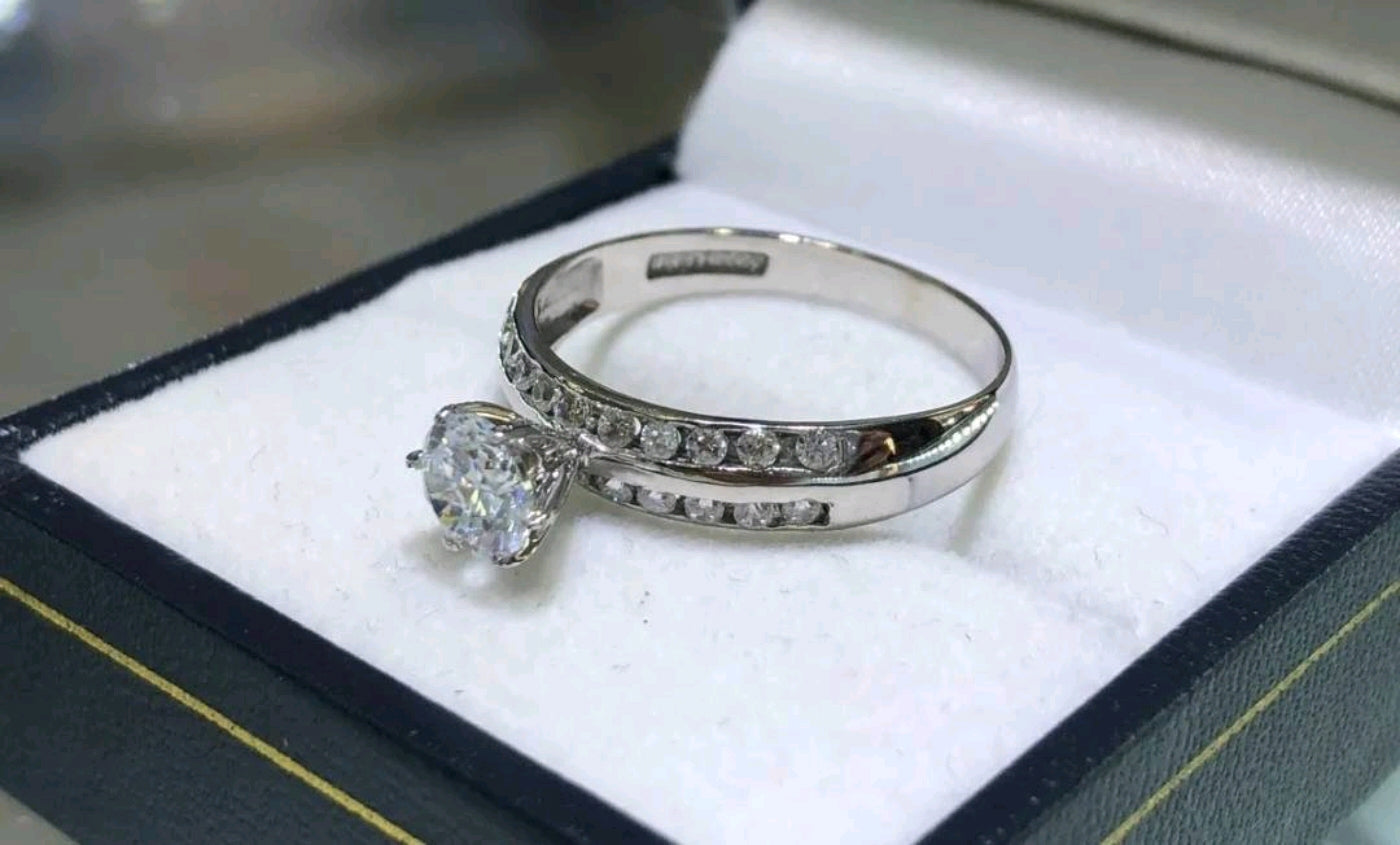 Anillo Alyssa
