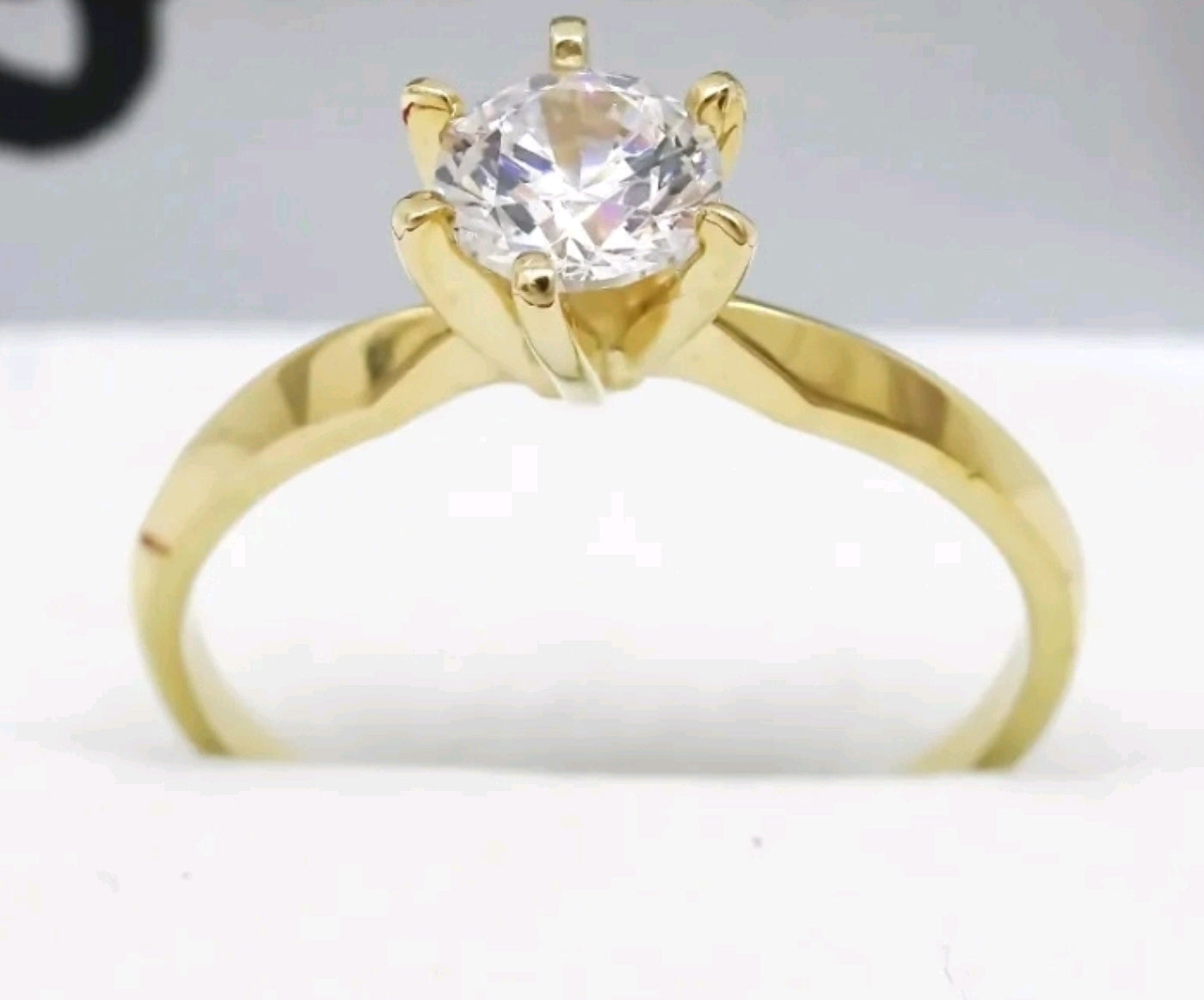 Anillo de Compromiso Liso Tradicional